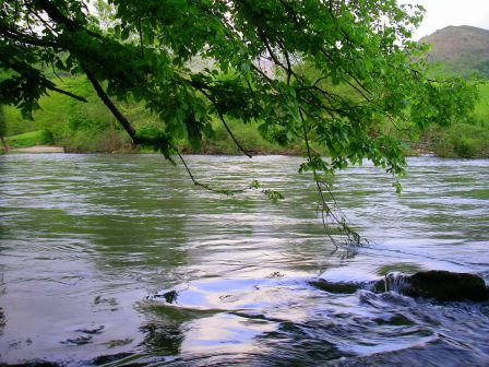 Décrue sur la Grande Nive au Pays Basque