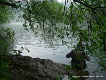 photo-pecheur-grande-nive-pays-basque-30avril2011