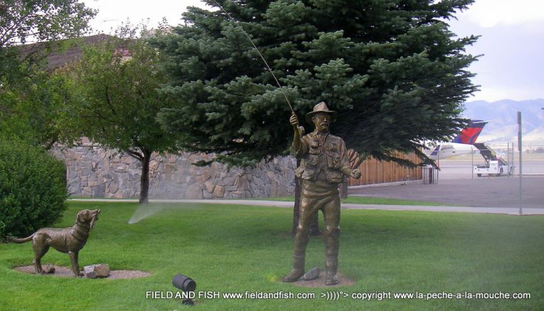 photo-statue-pecheur-mouche-aeroport-bozeman-montana.JPG, sept. 2012 photo-statue-pecheur-mouche-aeroport-bozeman-montana.JPG