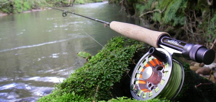 Photo d'une canne et moulinet de peche a la mouche JMC Mouches de Charette